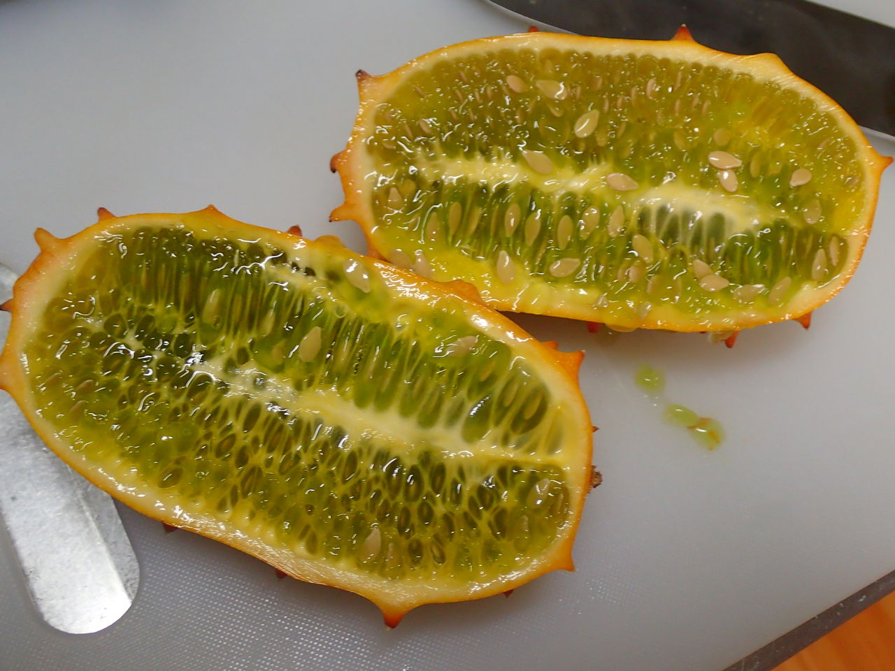 緑の葉を持つ熱帯トゲバンレイシ果物の写真素材・画像素材 Image 13504734