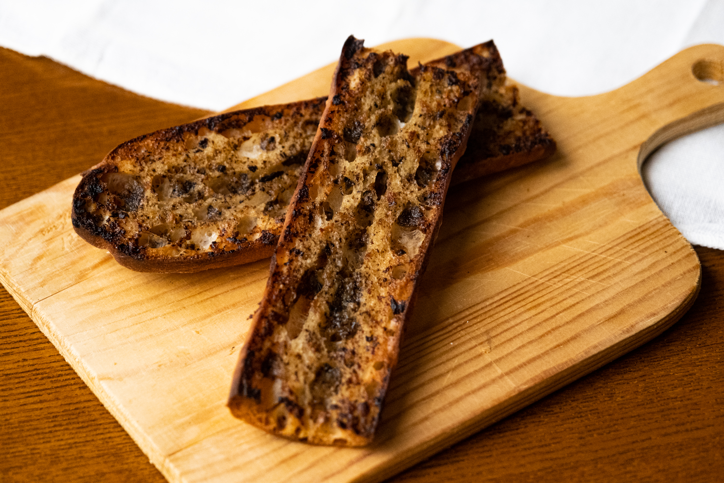 アヒージョに合うパンの種類は？バゲットが一番？おすすめの食べ方を紹介！ ちそう