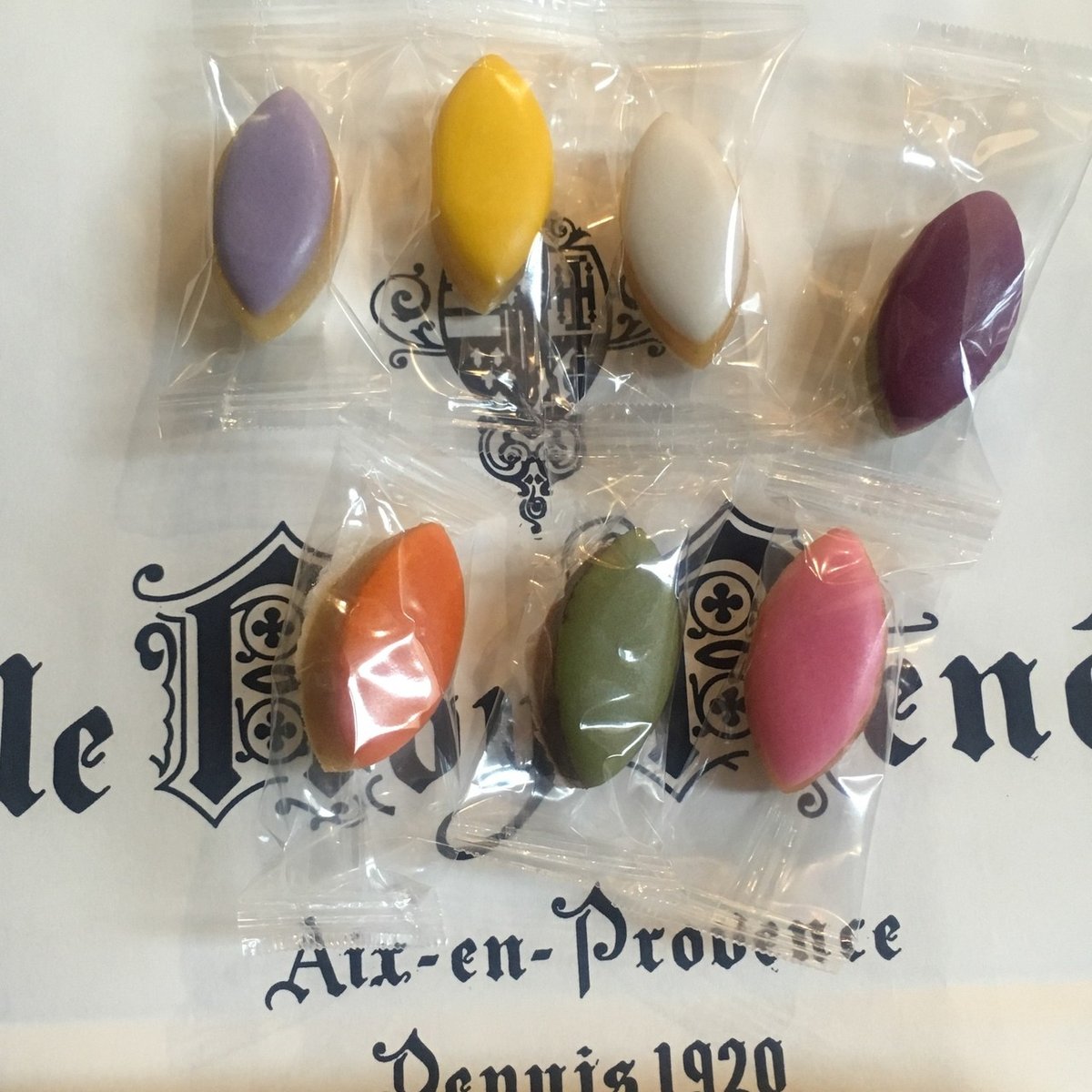 楽天市場回数制限無しのレビュー書いて10％OFFクーポン配布中♪ ル・ロワ・ルネ プティ・カリソン ダイヤ缶 50g 8個入り焼き菓子南仏の老舗菓子 幸せのお菓子 フランス産 お菓子 : リフココ 〜食と暮らしにプラス