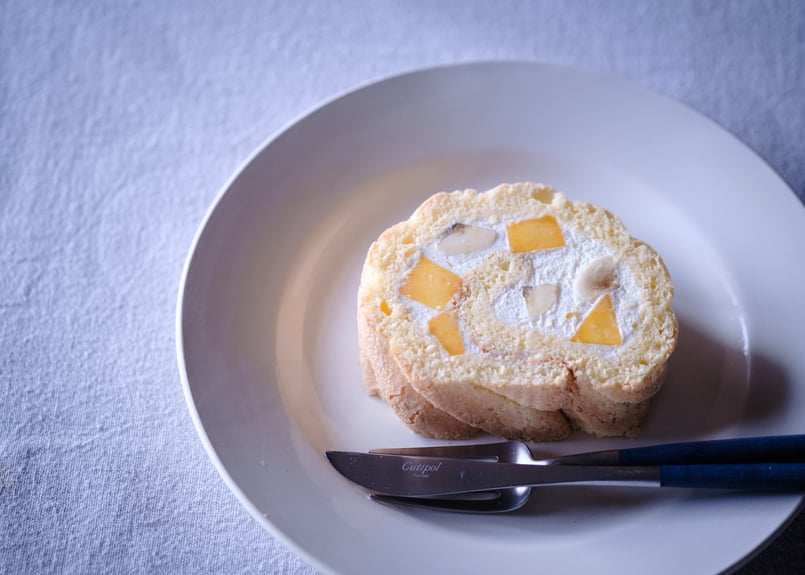 ビスキュイ生地のロールケーキ
