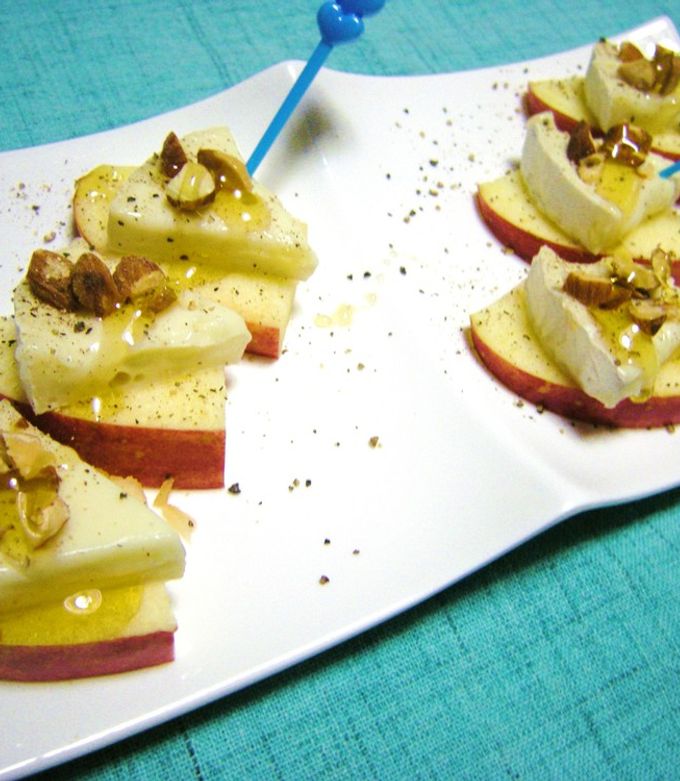 リンゴとブルーチーズの簡単ピザ風おつまみレシピ