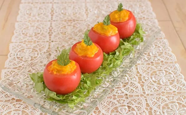 ミニトマトの和風マリネ」です🍅 . さわやかに食卓を彩ります✨ 醤油、砂糖、酢、油でシンプルに漬けました。朝食、夕食、おつまみと、常備しておけばすぐに用意できます☺️. 詳しいレシピはレシピサイト『つくおき』をご覧ください。調理のコツなども書いています