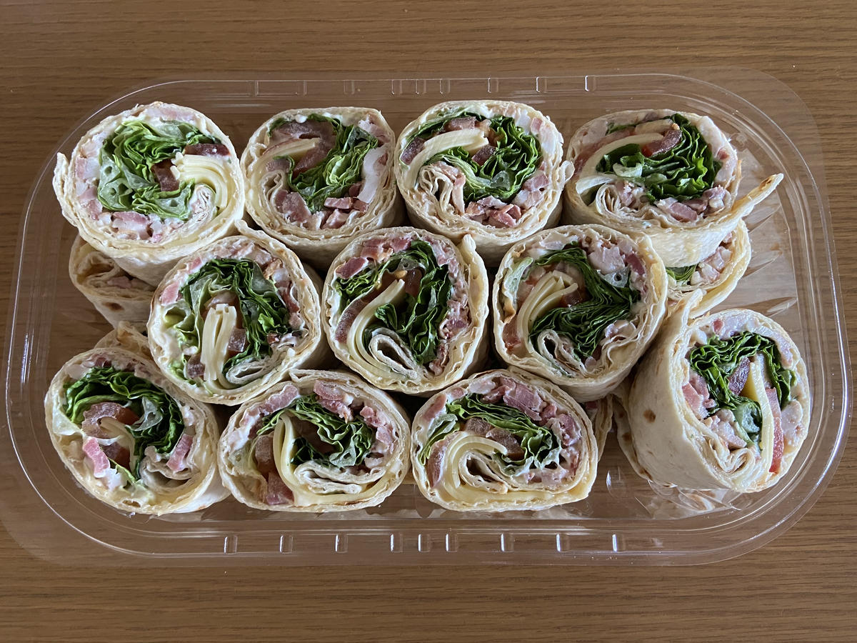 コストコの「ローストビーフハイローラー」は「BLTハイローラー」より美味しいのかどうか？ - LIFE UP