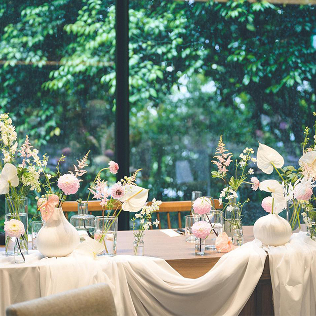 350例から厳選 2025年結婚式の高砂装飾アイデアやトレンドを紹介ブラプラヒトとは違う結婚式・フォトウェディングを