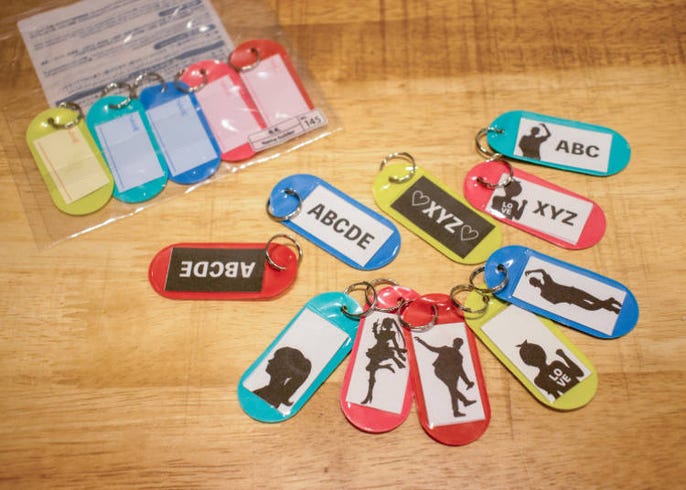 100均セリア『推しカラーのキーホルダー&ストラップ』が大人気！レザー風ハート、スプリングなど種類・カラーも豊富