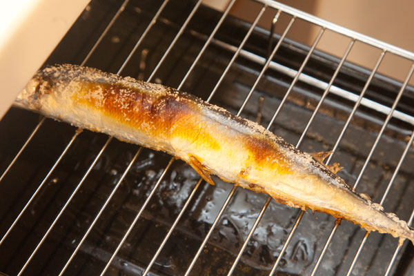相葉マナブ サンマの塩焼きの作り方。かっぱ橋の最新調理グッズで美味しいレシピ。 - miraku 〜美楽食