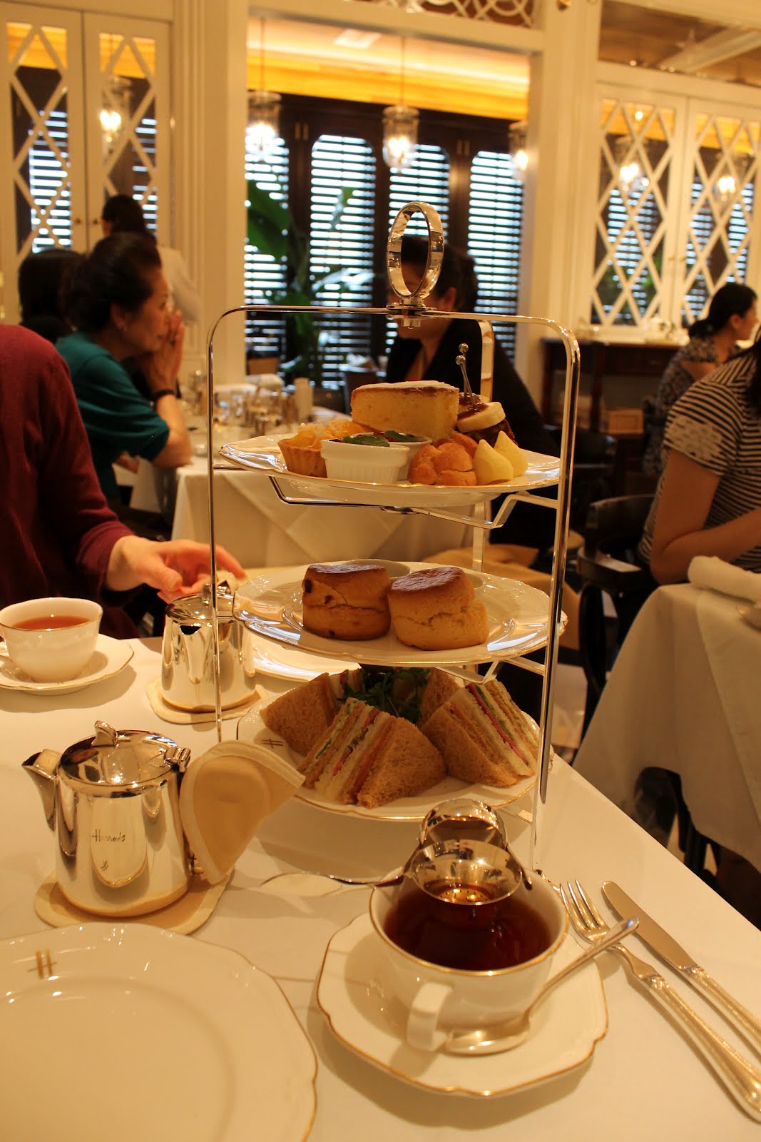 楽天市場 harrods ハロッズ ホテル用5点ティーセット HR-662 アンティークイギリス製シルバープレート: ロンドンティールーム