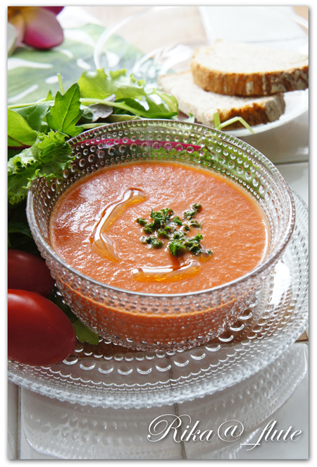 有限会社 山藏農園🍅トマトジュースと🫒オリーブオイルの組み合わせで栄養の吸収を効率化✨ 特にリコピンは油に溶けやすく、オリーブオイルを加えることで吸収率がアップします⬆️ラタトゥイユ🍲などの地中海料理でも、トマトとオリーブオイルは相性抜群