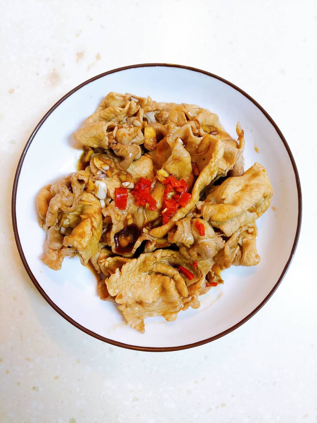 大森駅前にディープな四川東北料理店が開店しました。尚食軒といい北口を海側に出てアパホテルの正面です。鉢鉢鷄は四川の屋台料理。初めて食べました。酸湯魚や魚香茄子、 蒜泥白肉も味は確かです。ガーター湯もあります。尚食軒四川料理