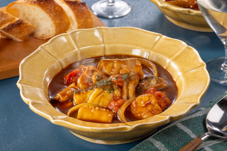 名店が教える「スペシャリテの秘密」 bistro simba の『えび香るブイヤベース』 │ ヒトサラマガジン