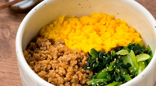 小松菜の甘辛そぼろ丼 さっと食べたい♪簡単お昼ご飯に♡