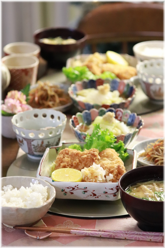 献立 チキンカツ、じゃがいもスライスのバターソテー、白菜と厚揚げの旨煮、白菜のお漬物、豆腐のお味噌汁 : kajuの□今日のお料理・簡単レシピ□