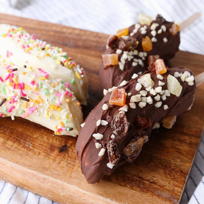 ＼今日はサクッと濃厚！焼きチョコ , @meg_sweets0◀︎他の投稿も見てね, 参考になったら『いいね』してね❤️,材料3つで作れる、手軽で美味しいおやつ♪, 焼くことで外はサクッ、中はホロッとした食感に！,材料 , ・板チョコ 100g, ・片栗粉 15g,・薄力粉 15g, 160℃のオーブンで10分焼くだけ！, 夏はチョコが溶けないから、手がベタベタにならず,