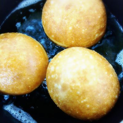 ベーカリーquotdreamquotと呼ばれるブラジルのスイーツ、またはドイツではベルリーナードーナツベルリーナーバレンベルリーナープイェリコールまたはクレペルアイエリコールPremium写真