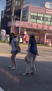 TWICE ナヨンとミナ、〇〇に表れた2人の性格の違いがおもしろすぎる！ 同じことをしていてもこんなに違うの！？ あまりの差に本人も爆笑 - KPOPmonster