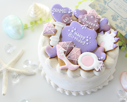 ブルーベリークリームと紫のマカロンで紫色のデコレーションケーキ作り ナッペ失敗したのでセンイルケーキっぽく誤魔化してみました