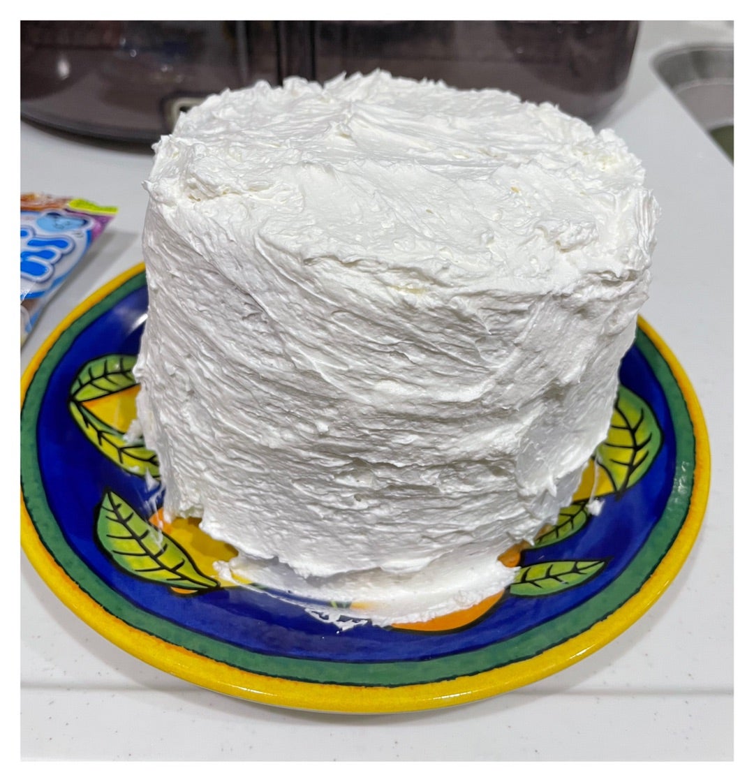 中からお菓子が飛び出す！？Gimmick cake毎日美味しい季節のお菓子