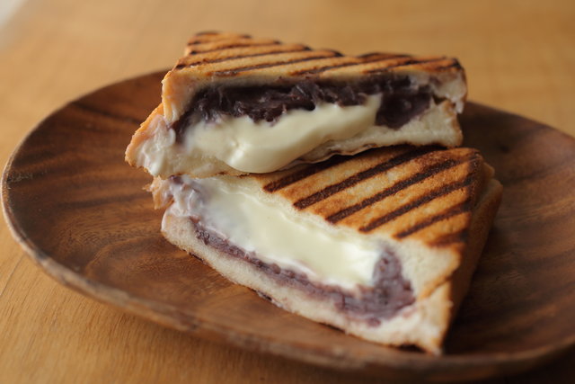 ホットサンドメーカーであんバターサンド