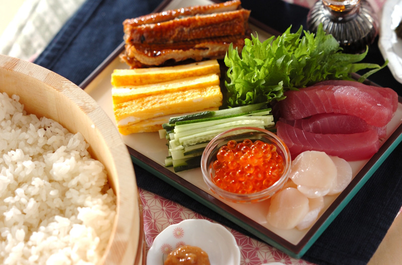 手巻き寿司のおすすめネタは？パーティーにもぴったり具材＆巻き方アレンジレシピサイトNadia