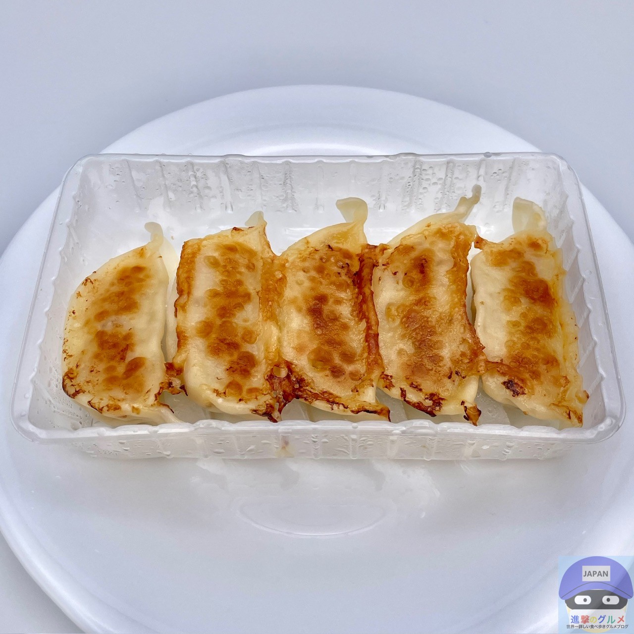 意外と普通だった セブンイレブン「味の素 にんにくマシマシ餃子」 - YouTube