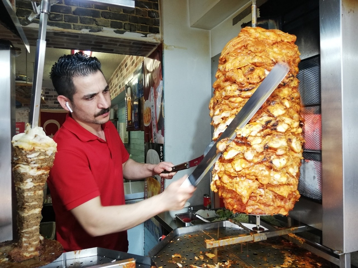 ケバブの肉って何？回転式の大きな塊肉は丸ごと一頭使われているの？食・料理オリーブオイルをひとまわし