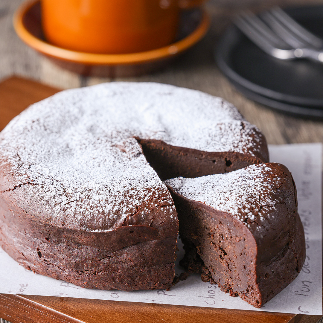 材料5つ！レンジでなめらか濃厚リッチなチョコケーキの簡単作り方。 - つくりおき食堂