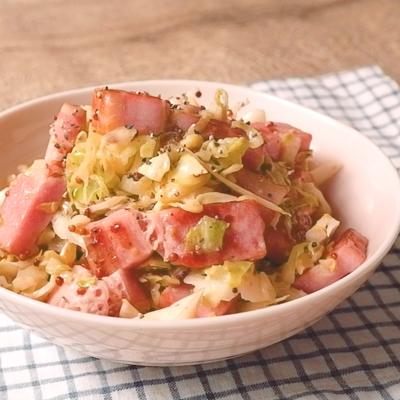 キャベツとウインナーの粒マスタード蒸し焼き