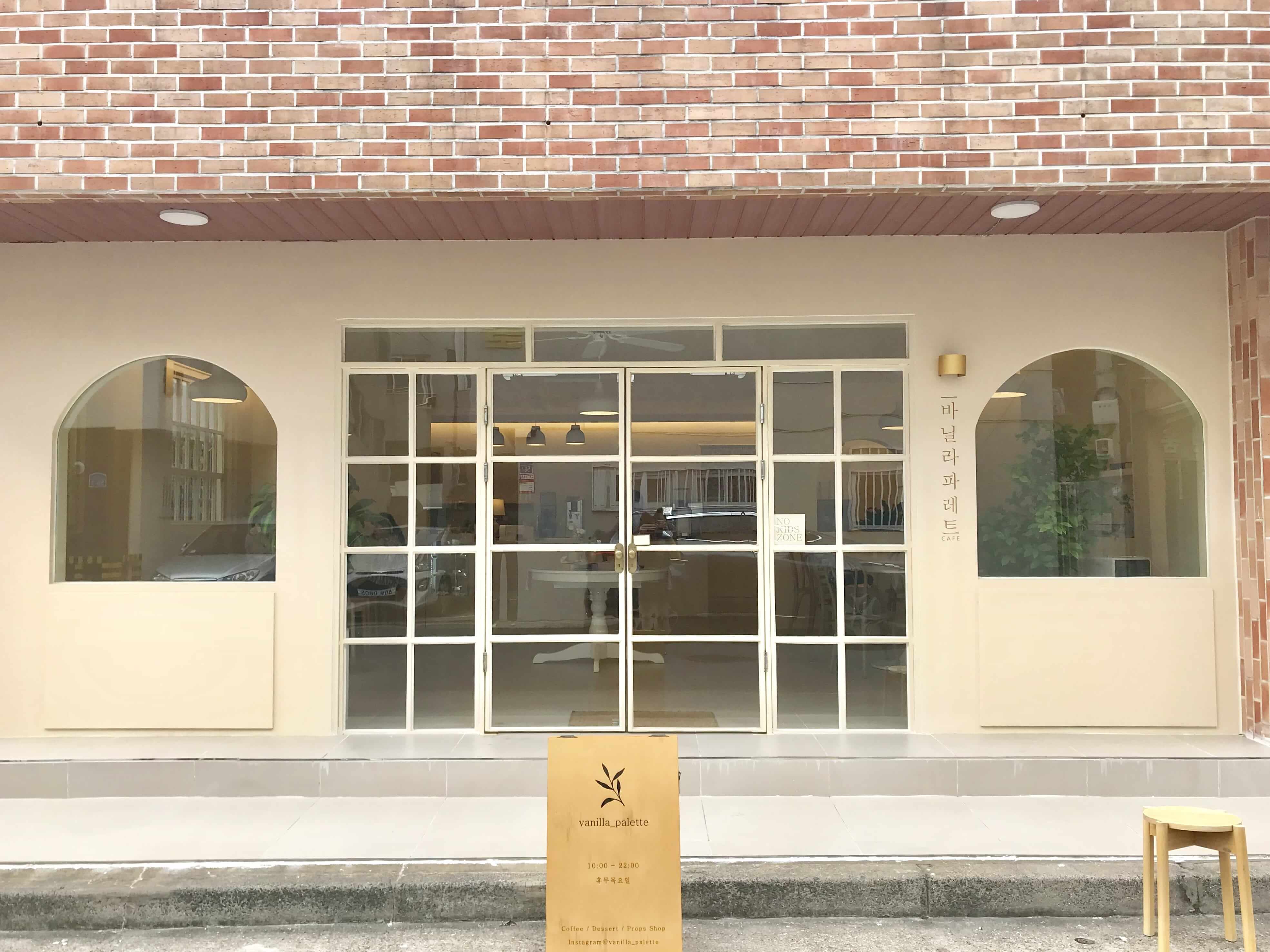 韓国カフェみたいの声続出？白を基調としたおしゃれな店『Cafe Hush』が京都にOPENMERY