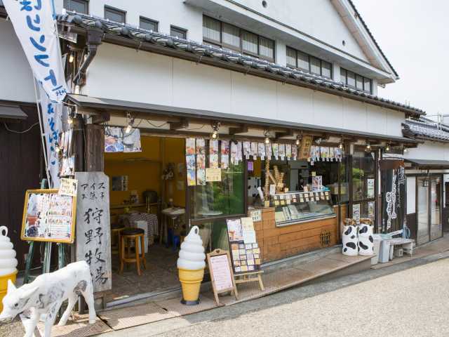 狩野牧場の朝しぼりソフト＆豊岡市内産つぶ入り黒豆アイス♥️狩野牧場内堀店＠兵庫県豊岡市イクラちゃんの兵庫県で食べ歩き