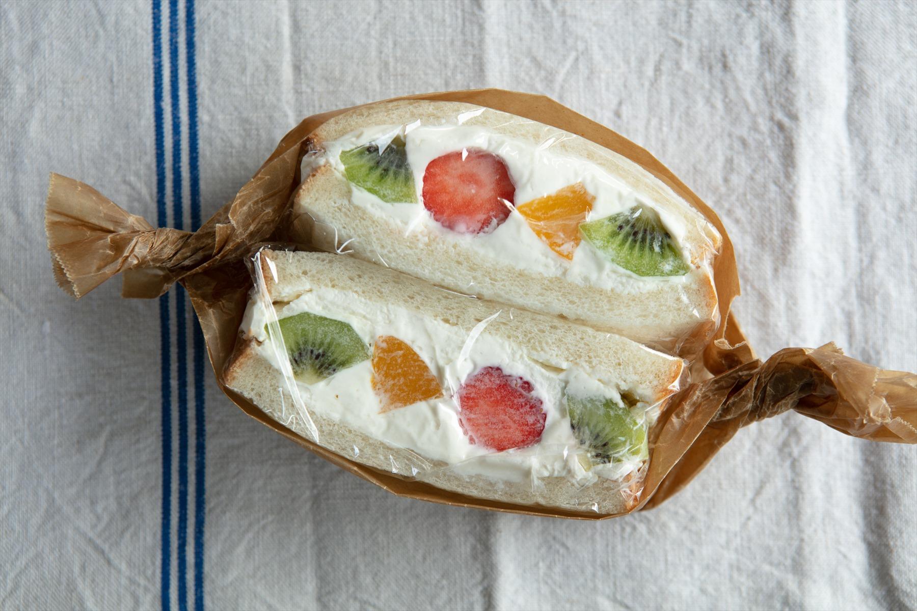 ワックスペーパーを使ったサンドイッチの包み方Youki Style Magazine 容器スタイルマガジン