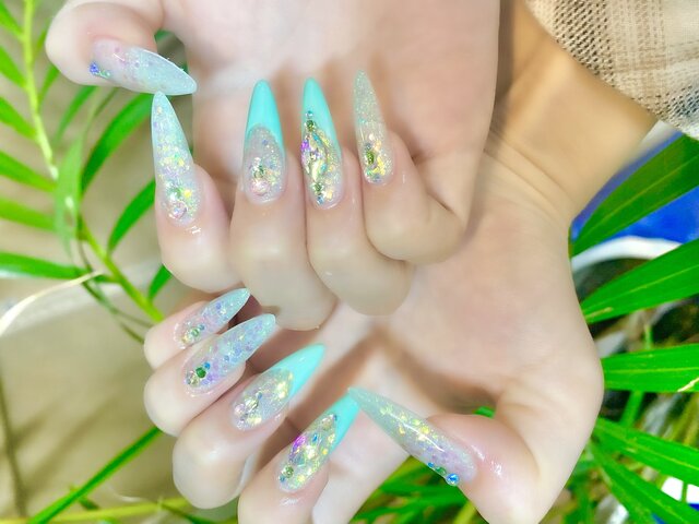 メタリックカラーで派手カワ春ネイルplusG プラスジー のネイルデザインネイル・まつげサロンを予約するなら楽天ビューティ