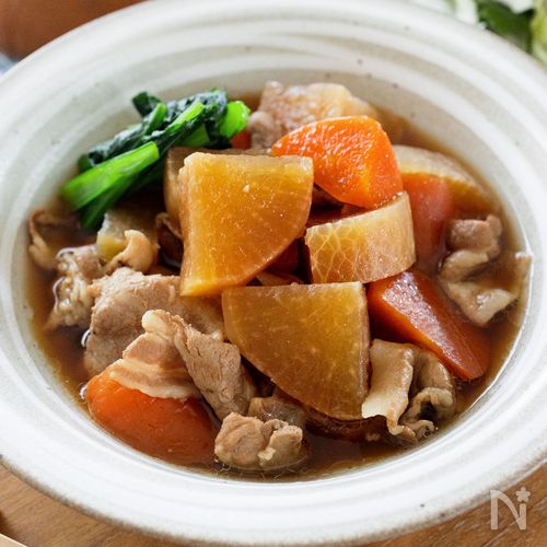 我が家の定番中の定番です☆人参と大根だけの簡単煮物