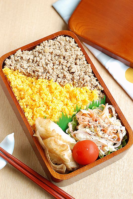 彩りきれい♪ 3色そぼろ弁当