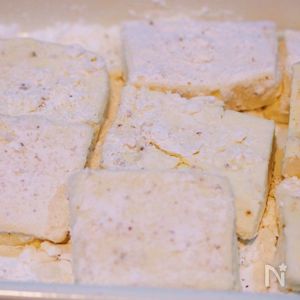 豆腐が驚くほど美味しくなる「よだれ豆腐」, ◾️どんなことでもコメントしてもらえると嬉しいです☺️,材料 , 木綿豆腐1丁 350g ,玉ねぎ1 4個, 長ネギ1 3本 , ザーサイお好みで, 白ゴマ少々, 片栗粉適量, サラダ油大さじ3,ごま油大さじ1, ニンニクチューブ2cm, 生姜チューブ2cm,