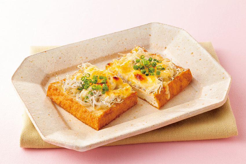 トースターでお手軽！ふわトロでおいしい「厚揚げのチーズ焼き」フーディストノート