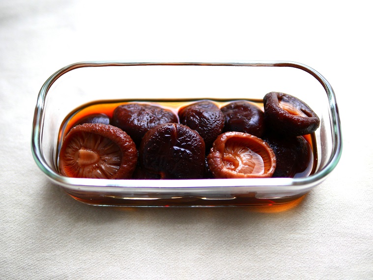 Amazon.co.jp: ヤマエ食品 高千穂峡 つゆ しいたけ めんつゆ 500ml×2本 : 食品・飲料・お酒