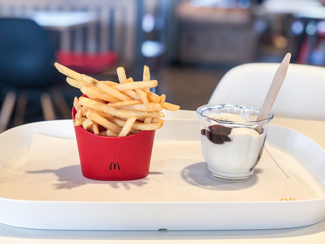 パリ最新情報「仏ファストフードの洗える容器、イートインの風景はどう変わった？」Design Stories