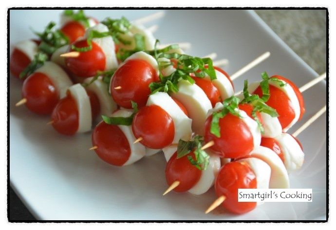 カプレーゼのピンチョス 02835001670 の写真・イラスト素材アマナイメージズ