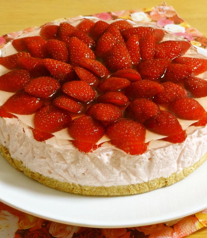 春を感じる「いちごづくしのパフェ 第二弾」を リーベルホテル大阪にて3月1日から期間限定販売 さらに趣向を凝らし華やかな見た目に！株式会社武蔵野、リーベルホテル大阪