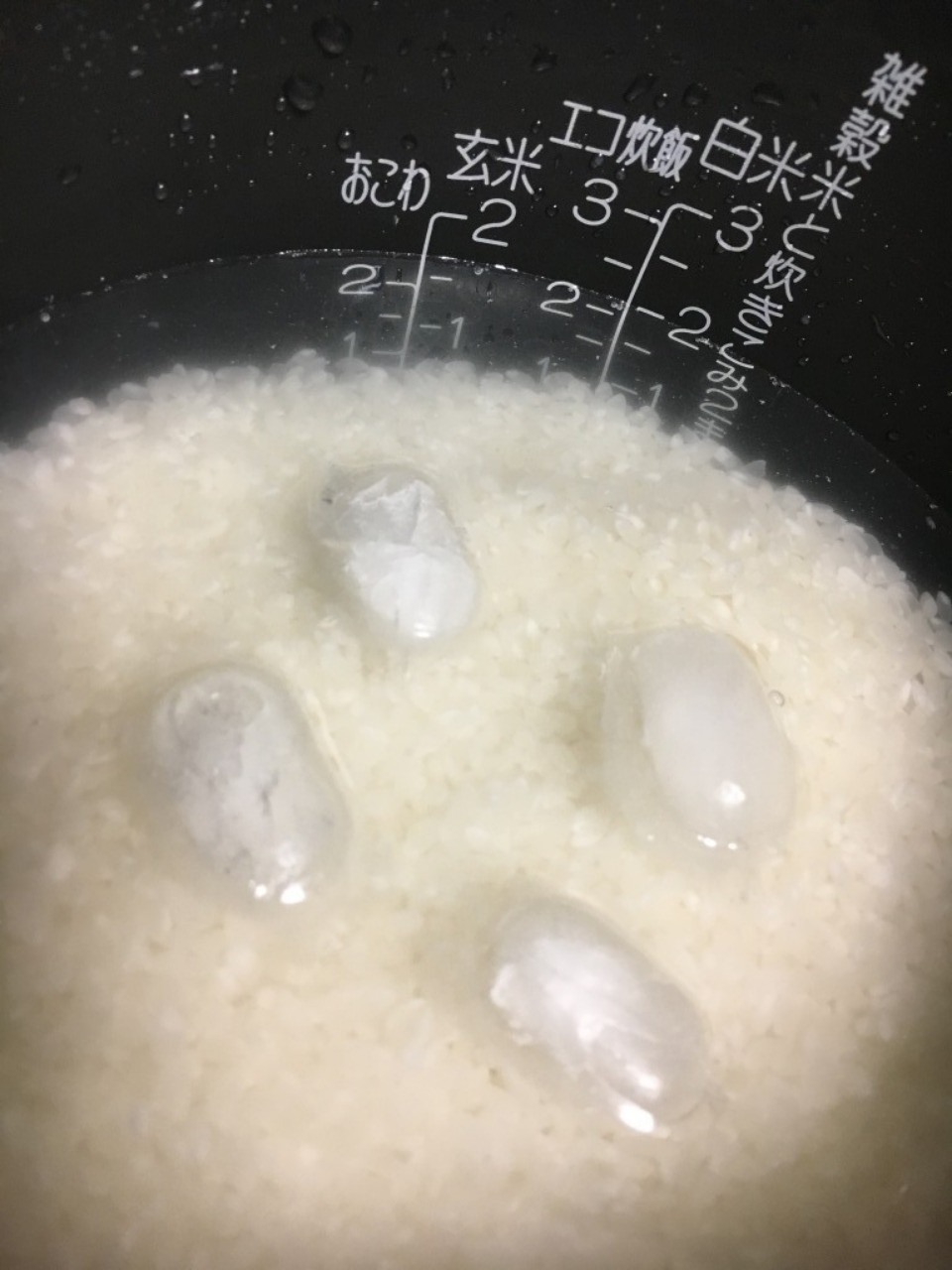 炊飯器に「氷」を入れるとご飯が格段においしくなる!? 今すぐ試せる家事の裏ワザ - レタスクラブ
