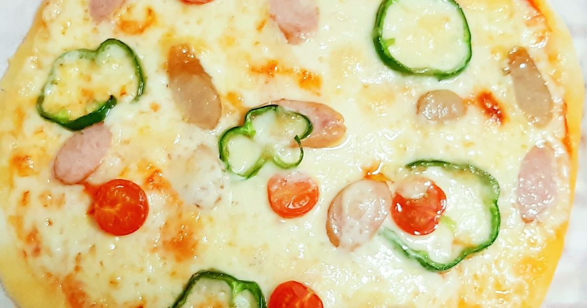 簡単もちもち米粉ピザ🍕写真を２回タップ！いつも♡ありがとうございますまだまだ暑い日が続きますね🥵 なるべくオーブンを使いたくない、そんな夏におすすめの フライパンでつくる米粉ピザをご紹介します ピザは生地を薄く伸ばすので、 そもそも、発酵は控えめで