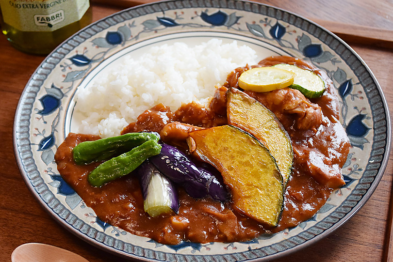 食欲をそそる夏野菜カレー。味と手間、どっちをとる？ママスタセレクト
