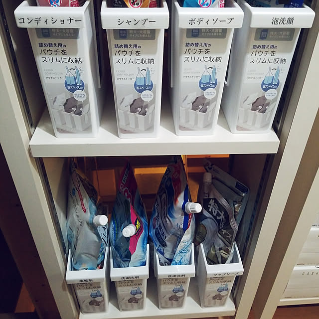 ダイソー パウチストッカー100円 税抜き価格特大サイズ1.2リットルの詰め替えパウチを入れてみました 大げさに言ったら半分になるかもセリア セリアパトロール セリアマニア セリア商品 セリア購入品 セリアグッズ100均100均パトロール100円100均購入品100