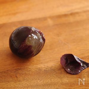 意外と面倒なぶどうの皮むきが、フォークで簡単にできるって知ってた！？ - レタスクラブ