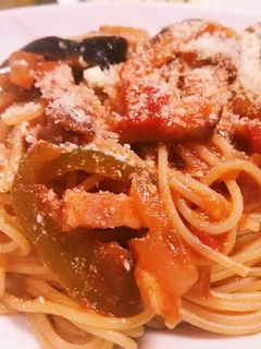 なすとピーマンたっぷりナポリタン