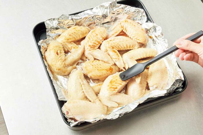 味付け「カンタン酢」レシピ③﻿ ﻿ ◇手羽のさっぱり煮﻿ ﻿もうカンタン酢といえばこれ、ポン酢といえばこれ、酢といえばコレ、というくらいど定番のレシピ。手羽元みたらボンヤリその様子が浮かぶわ！ ﻿ 作り方は鍋に 手羽元8本、カンタン酢150mlくらい、醤油大さじ1を入れ