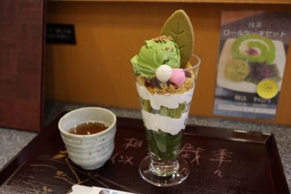 テイクアウトドリンク＆スイーツ大集合🍨 こんばんは！ まいぷれ編集部のパンダさんです🐼 近頃気温が上がり、 暑く感じる日が増えてきましたね☀️本日はドライブやお出かけした時に食べたくなる テイクアウトができるドリンクやスイーツのお店をご紹介します