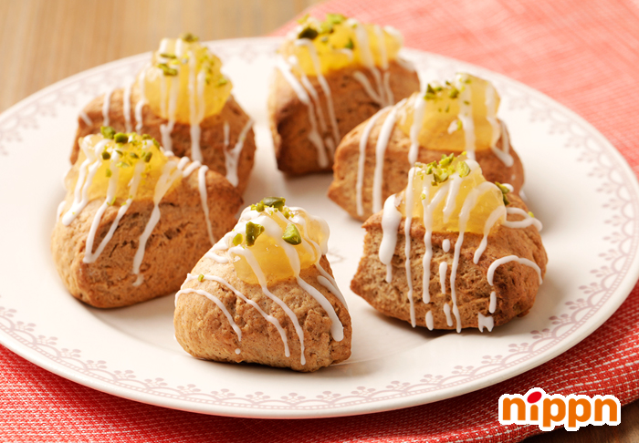 スコーンにりんごシナモンを追加しました。 発酵バター、桜＆ホワイトチョコと合わせて3種類になります。 パンは丸パン、チーズ丸パン、北欧風シナモンロール、たまごチーズサンドイッチになります焼き菓子ギフトに売り切れてたバラを追加しました。 クッキー缶もまだ