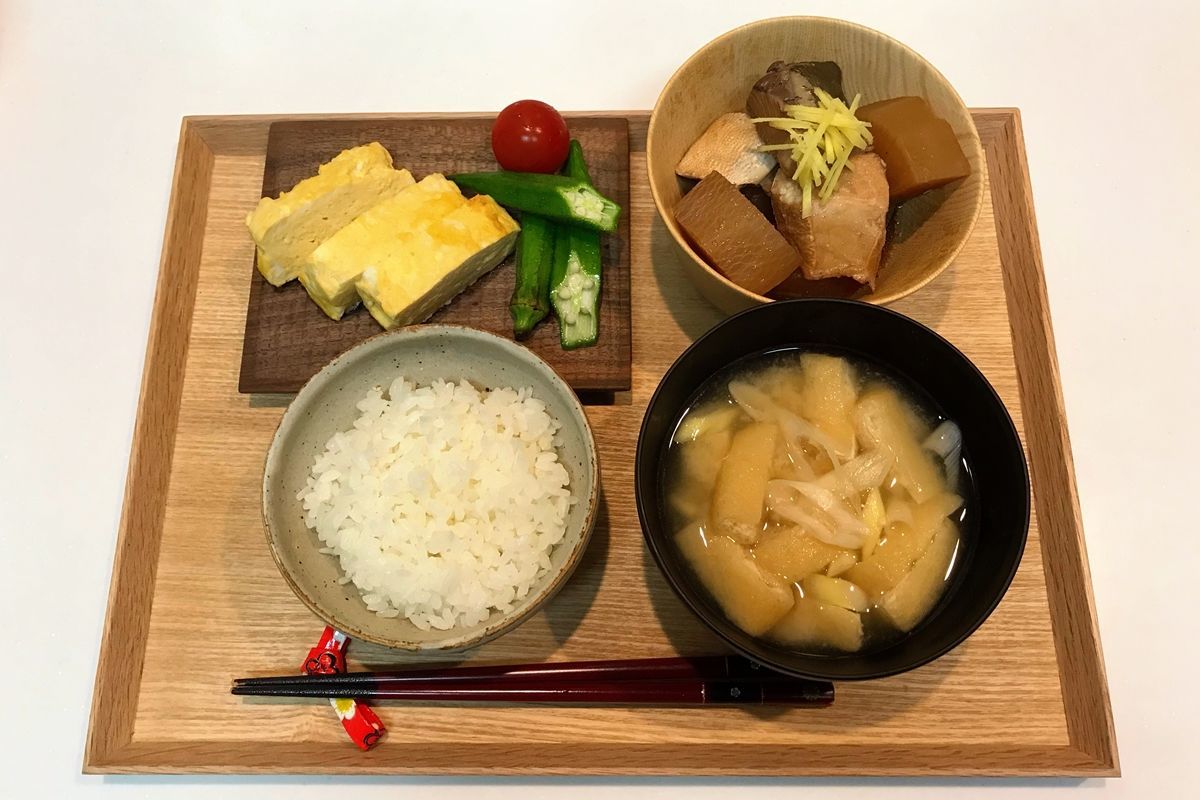 冬瓜のお味噌汁とウインナーエッグの描き方