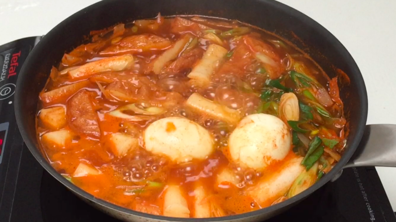 韓国のお雑煮「トック」人気レシピ8選。簡単＋餃子入り＋牛肉出汁＋肉なしカライチ